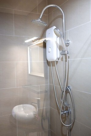 Shower, hair dryer, towels