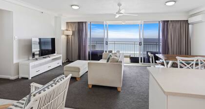 Burleigh Heads Ocean Views 17th Floor Apartment