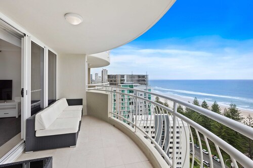 Burleigh Heads Ocean Views 17th Floor Apartment