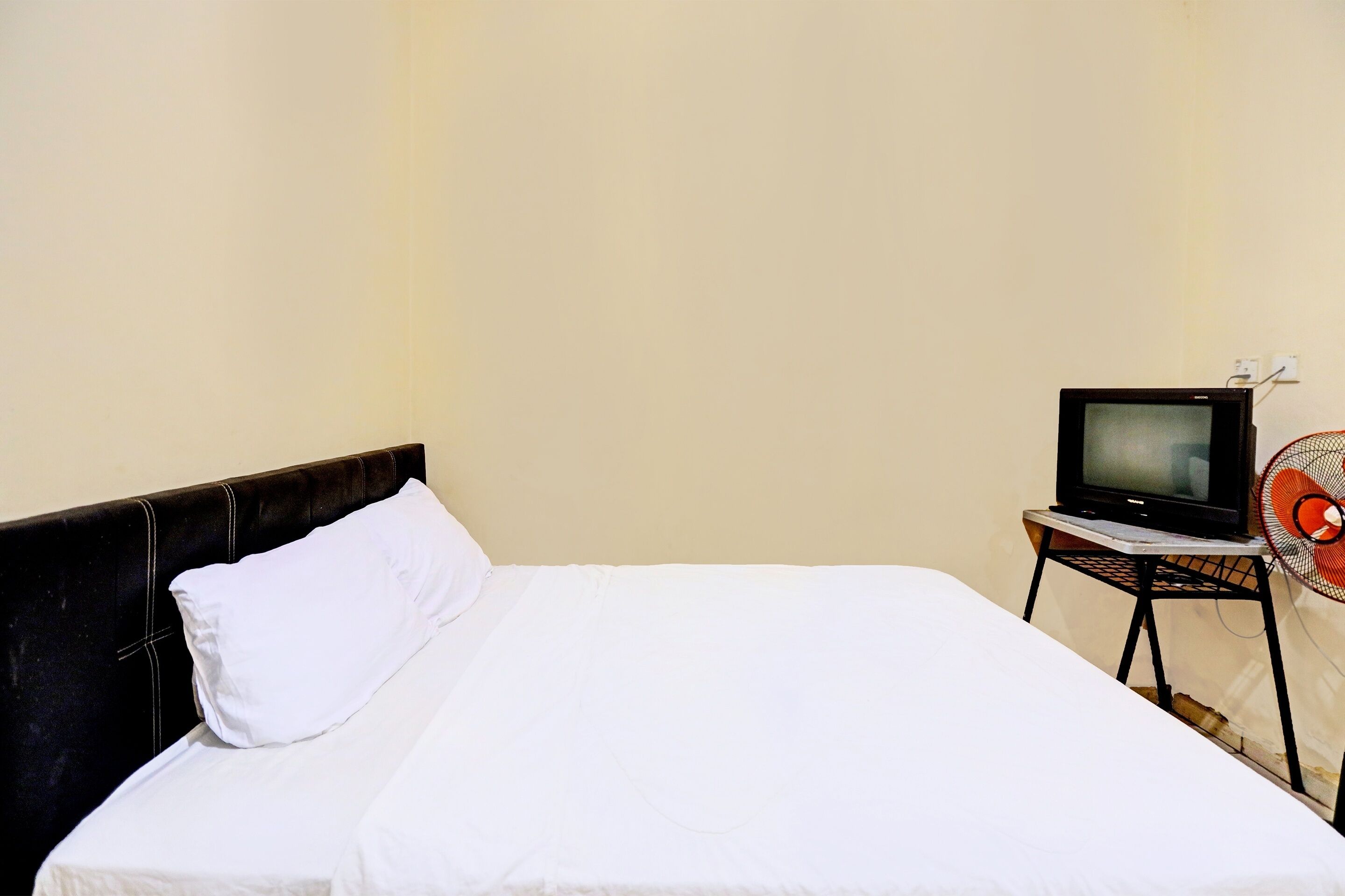 economy double room | free wifi, bed sheets