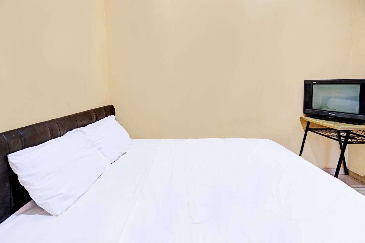 economy double room | free wifi, bed sheets