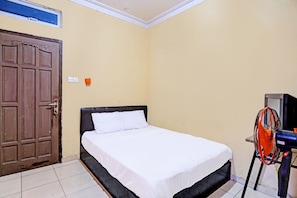 Quarto casal econômico | Wi-Fi de cortesia, roupa de cama