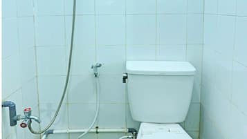 Economy Double Room | Bathroom | Shower, towels