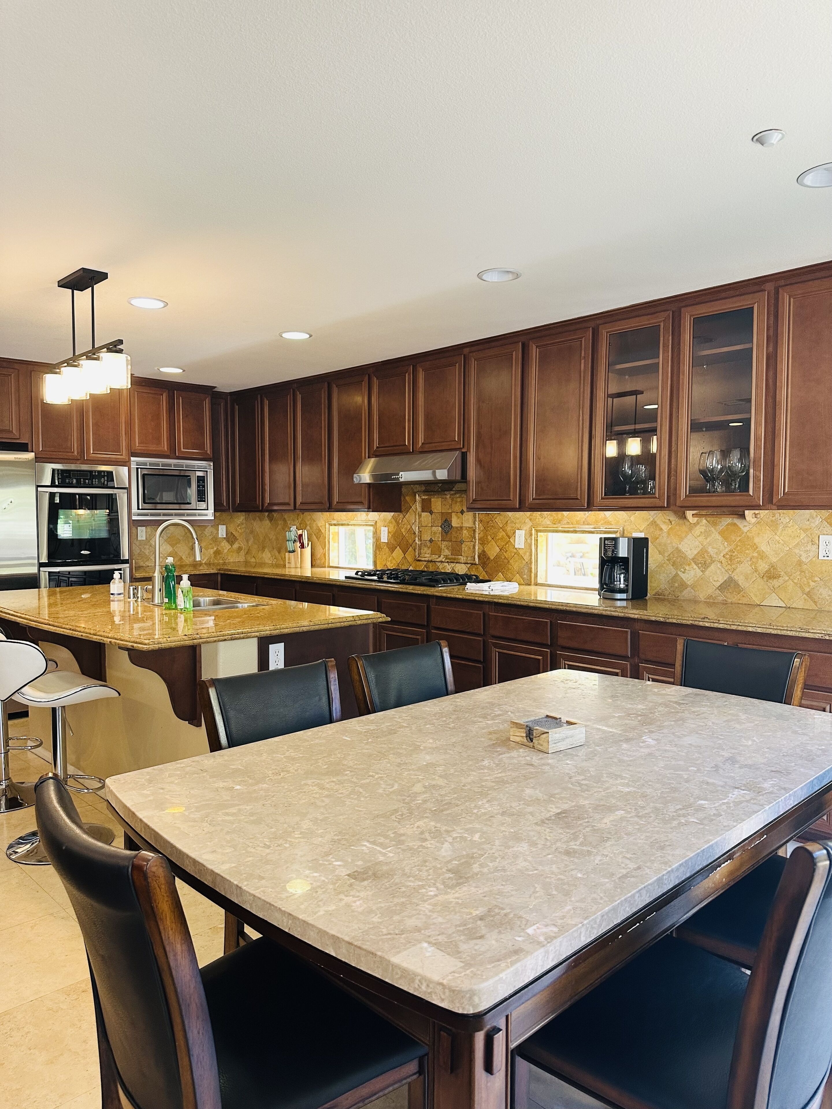 Spacious house with mountain view