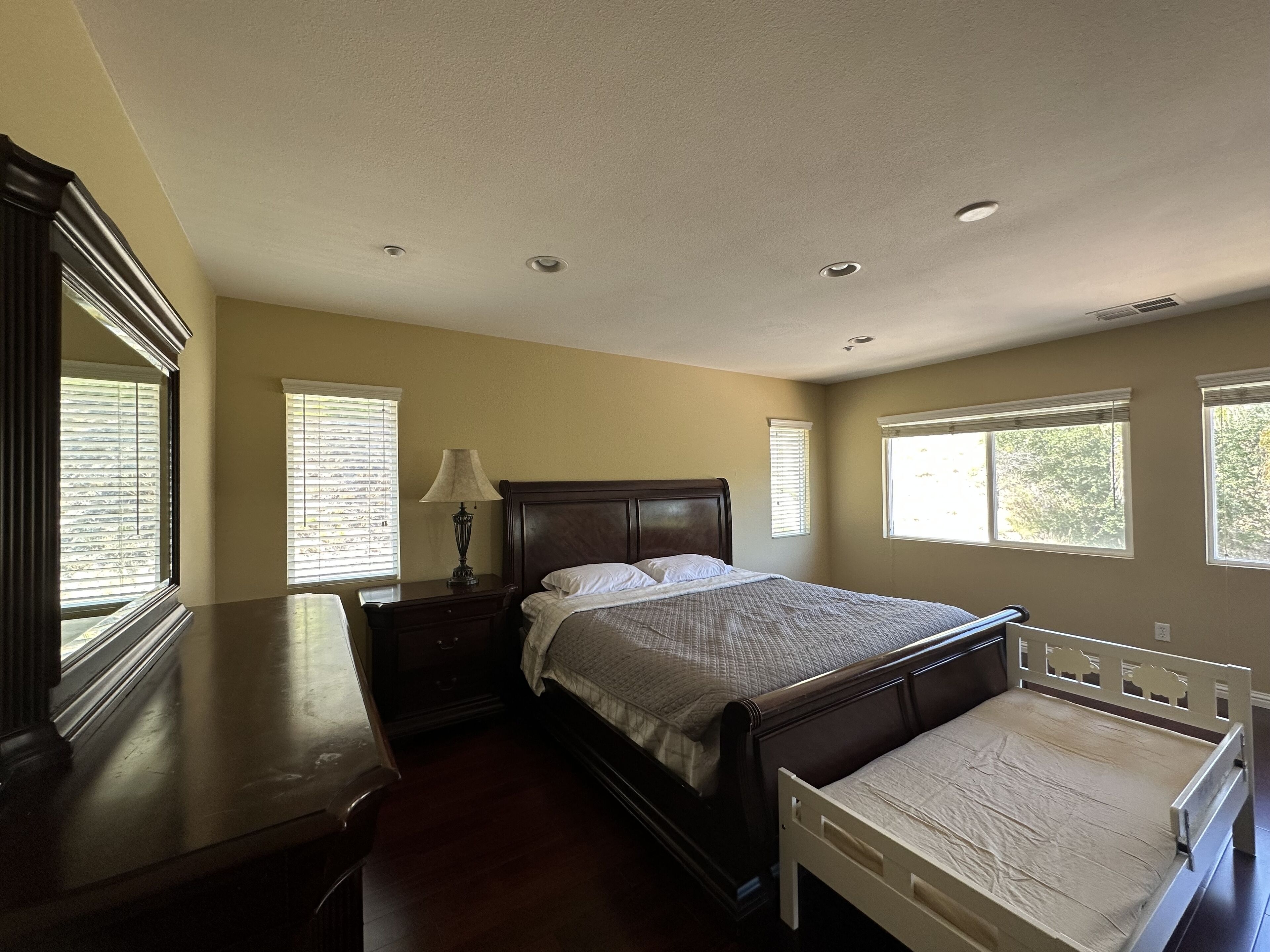 Spacious house with mountain view