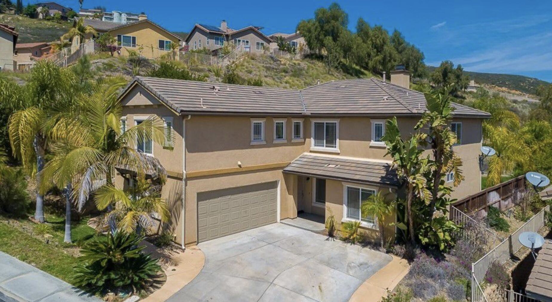 Spacious house with mountain view