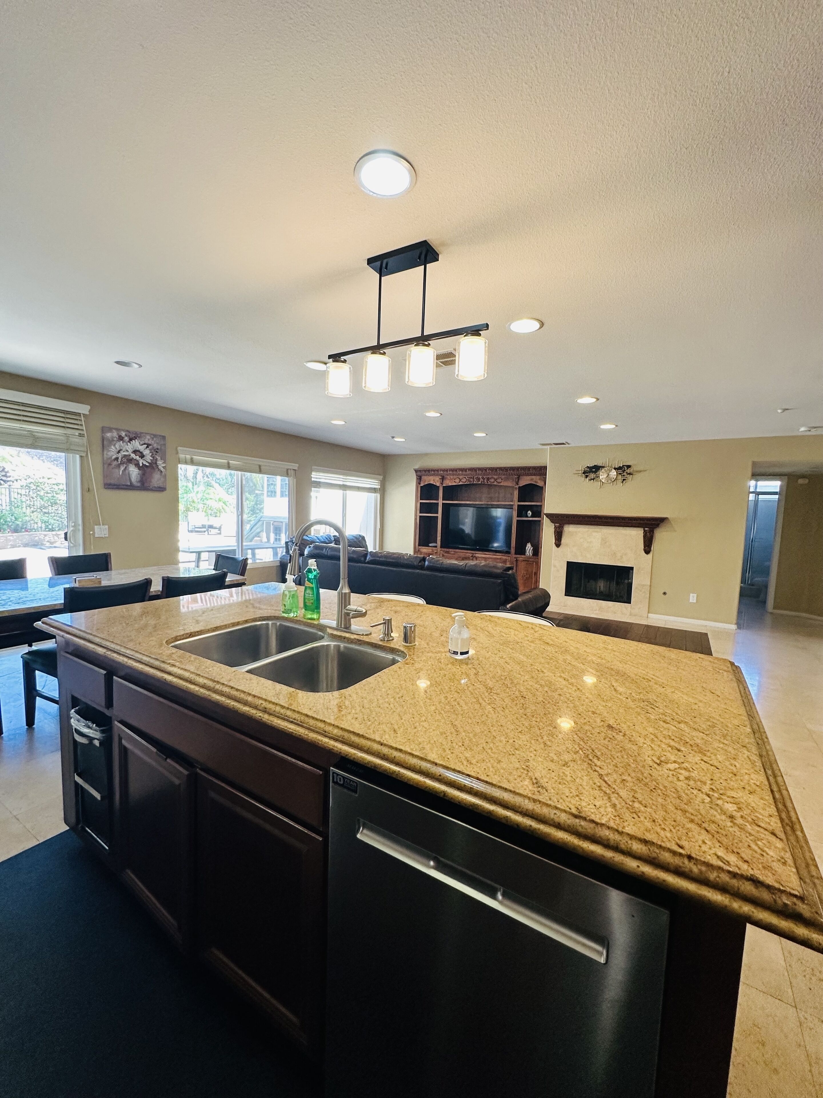 Spacious house with mountain view