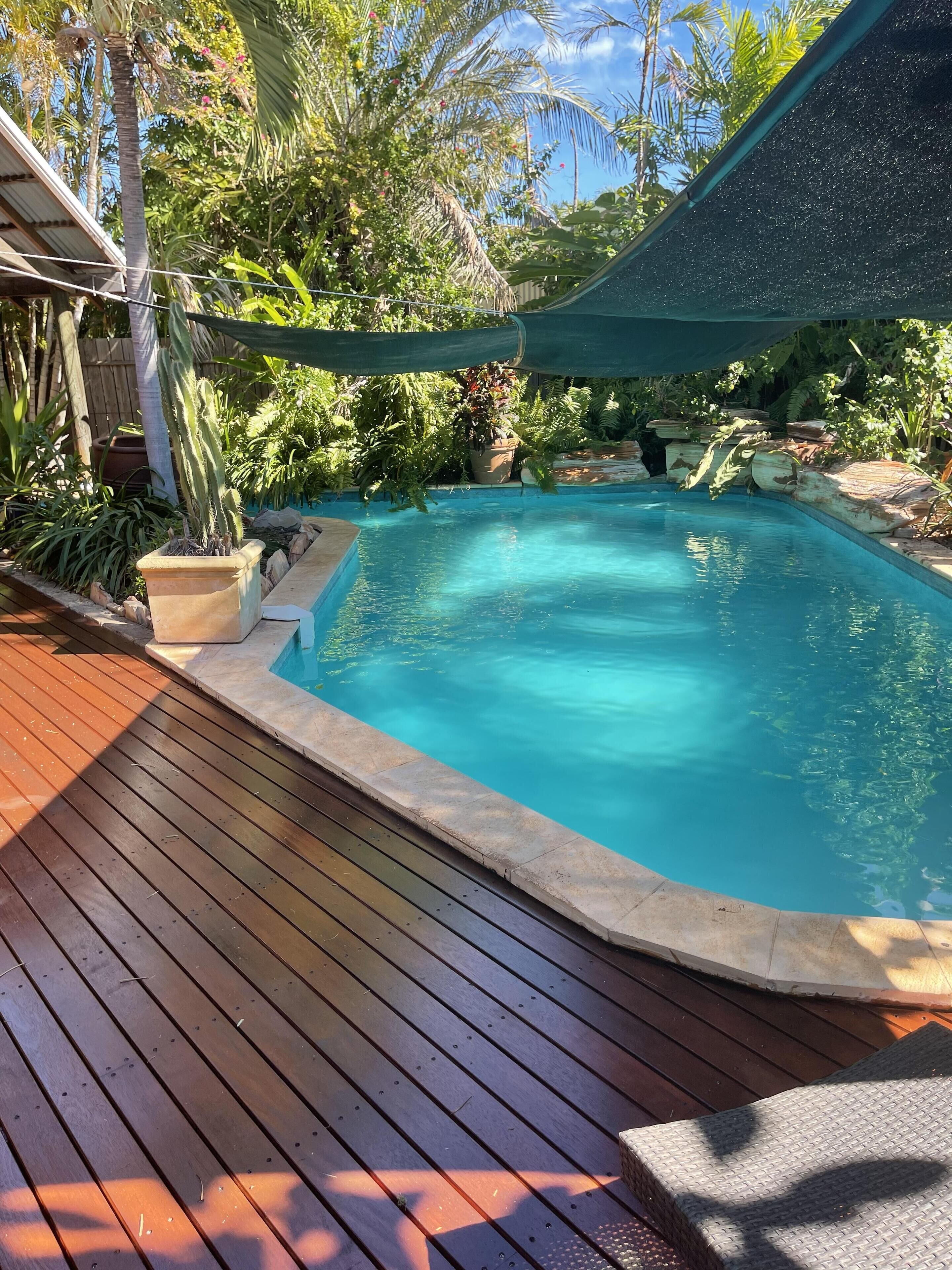 Beautiful Family Rammed Earth Bungalow with Tropical Oasis Pool