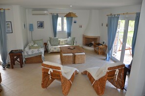 3 slaapkamers, een strijkplank/strijkijzer, reisbedje, wifi
