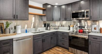 Impeccable Custom Furnishing and Design, Pet Friendly, BBQ, One Block From Center of Government Camp