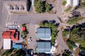 Exterior - Impeccable Custom Furnishing and Design, Pet Friendly, BBQ, One Block From Center of Government Camp (Government Camp)