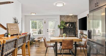 Impeccable Custom Furnishing and Design, Pet Friendly, BBQ, One Block From Center of Government Camp