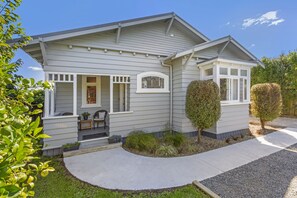 Exterior - Spacious, Welcoming, and Secure (Hamilton)