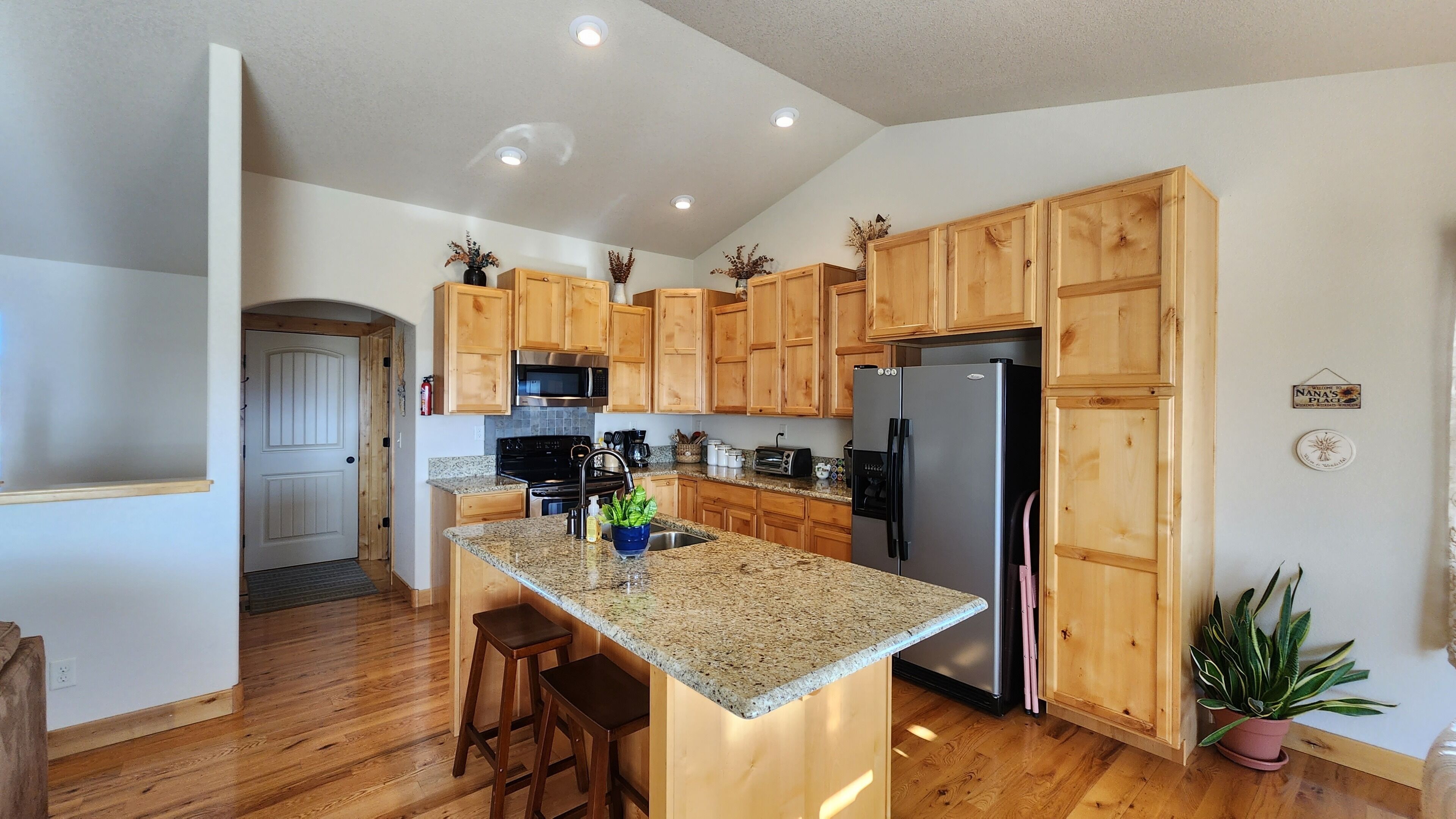 Welcoming home on the outskirts of town, quiet neghborhood, beautiful views.