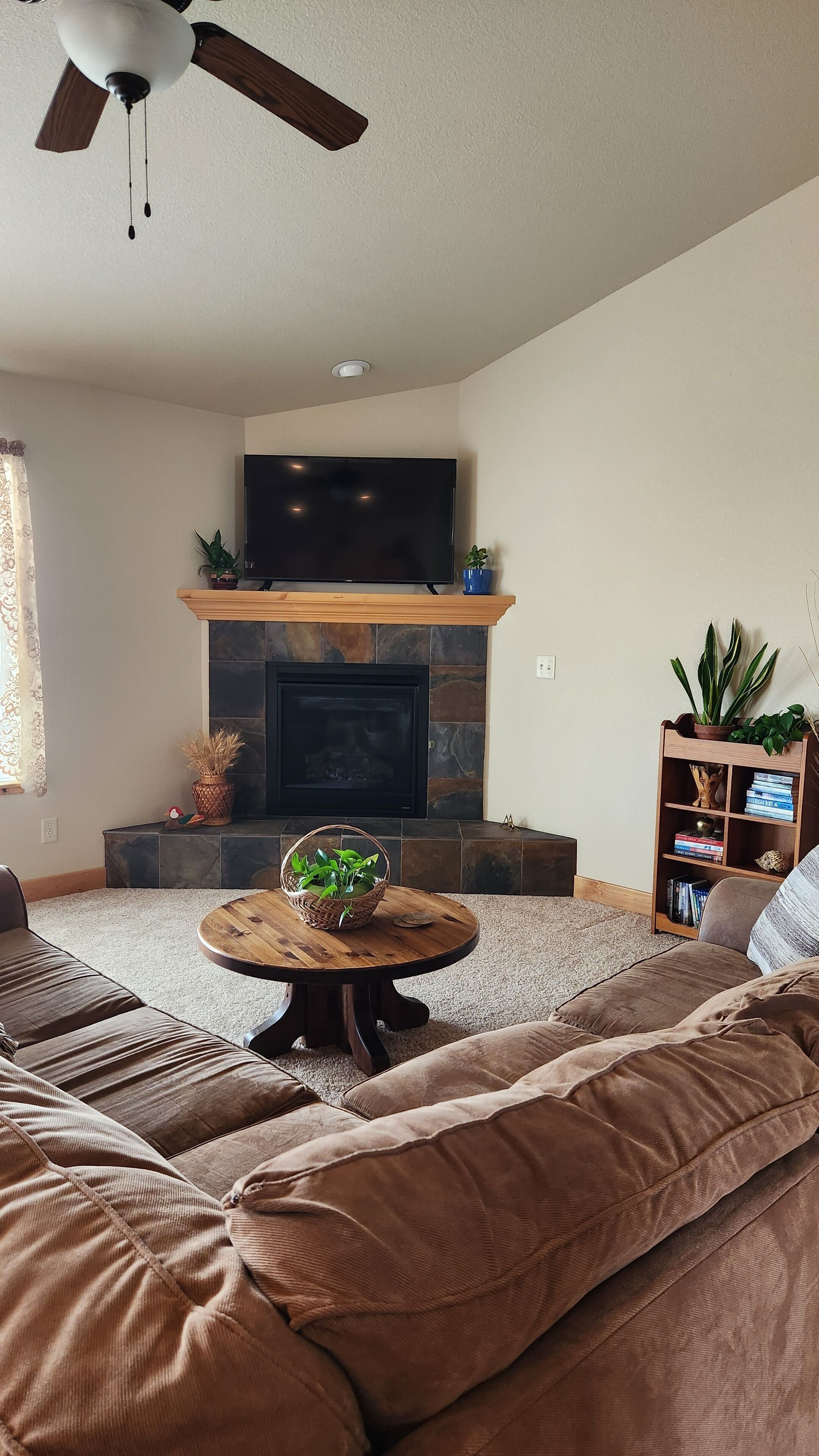 Welcoming home on the outskirts of town, quiet neghborhood, beautiful views.