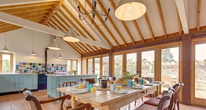 Williams Barn - a self catering cottage that sleeps 10 guests in 5 bedrooms