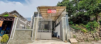 OYO Life 90472 Villa Dua Dua