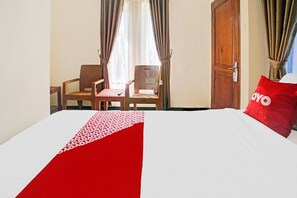 Free WiFi, bed sheets - OYO Life 90472 Villa Dua Dua (Batu)