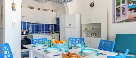 Family House, Multiple Bedrooms, 2 Bathrooms (Casa Celeste 100m From Beach) | Dining