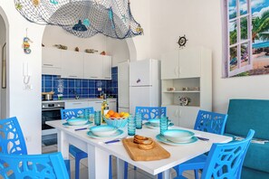 Familiehus, flere soverom, 2 bad (Casa Celeste 100m From Beach) | Spiseområde
