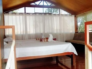 2 bedrooms, iron/ironing board, free WiFi, bed sheets - Casita bungalow c/agua caliente- naturaleza a 5 minutos de la Plaza! (Tarapoto)