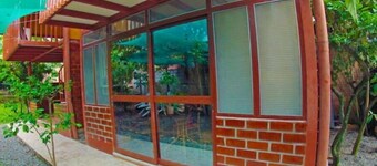 Casita bungalow c/agua caliente- naturaleza a 5 minutos de la Plaza!