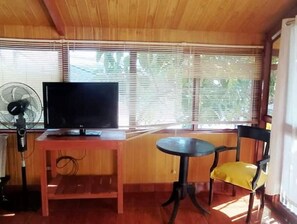 Interior - Casita bungalow c/agua caliente- naturaleza a 5 minutos de la Plaza! (Tarapoto)