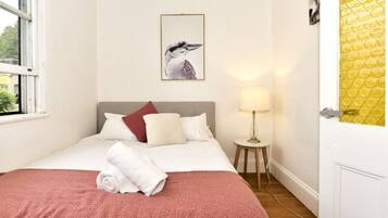 2 bedrooms, desk, iron/ironing board, free WiFi