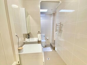 Hårføner og håndklær