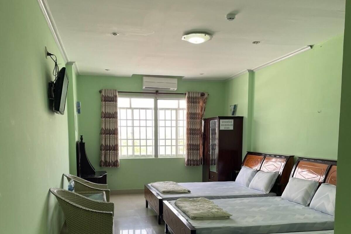 Basic Triple Room | Free WiFi, bed sheets