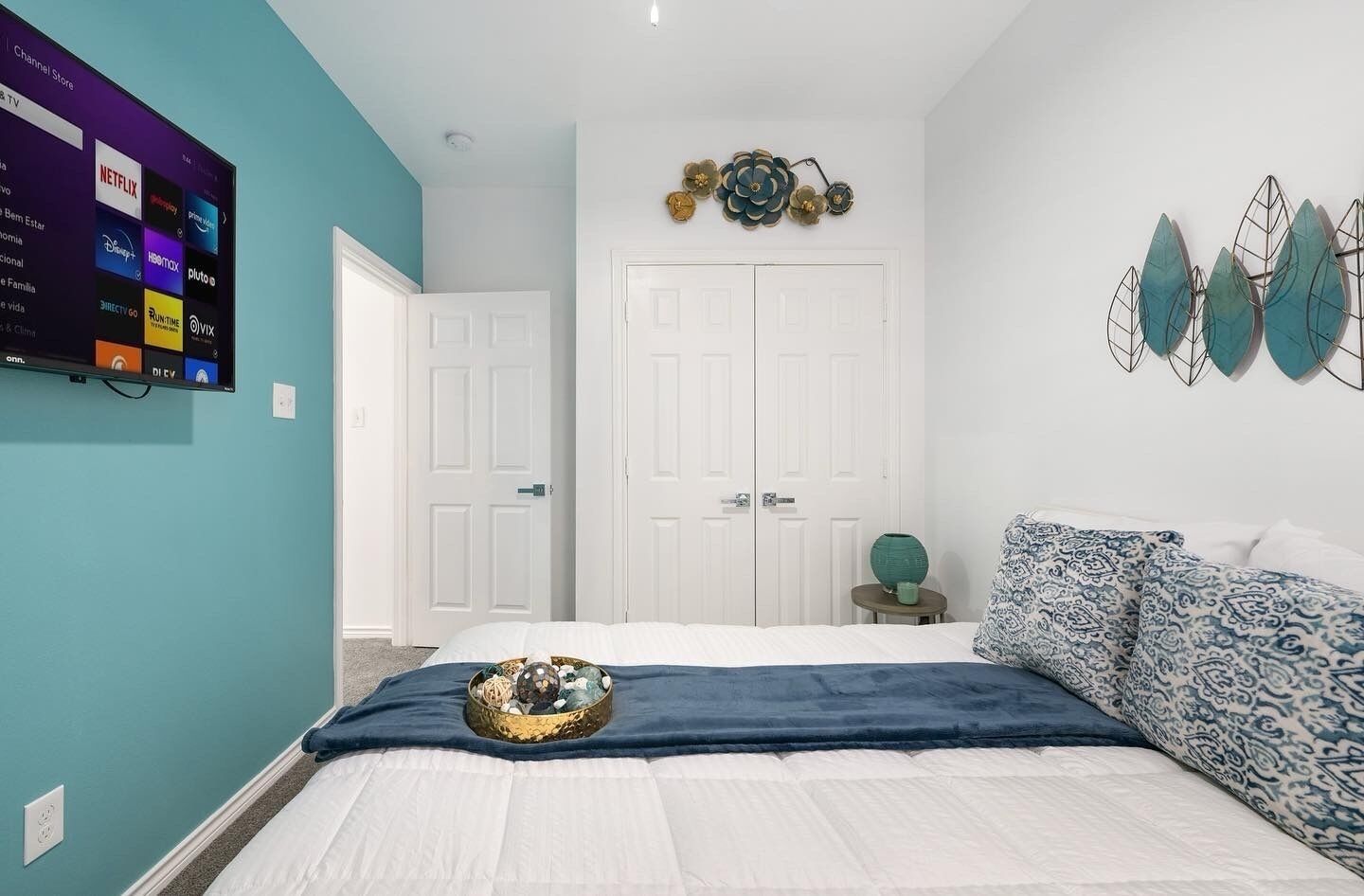 Contemporary-3 Bedroom-Rooftop in the Heart of Downtown Conroe