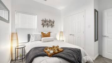 3 bedrooms, desk, iron/ironing board, free WiFi