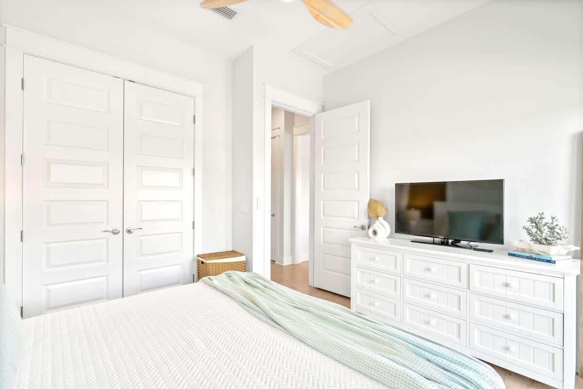 2 bedrooms, iron/ironing board, travel cot, WiFi