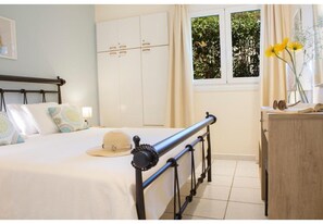 1 bedroom, iron/ironing board, free WiFi, bed sheets - Holiday Home 'Aelia House - Elia' with Mountain View, Wi-Fi and Air Conditioning (Frini)