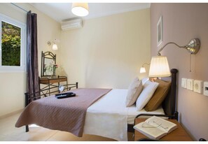 1 habitación, tabla de planchar con plancha, wifi gratis y ropa de cama 