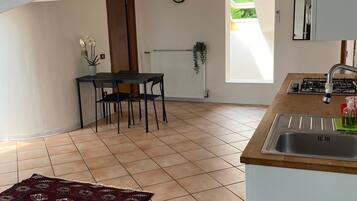 Fridge, oven, stovetop, toaster