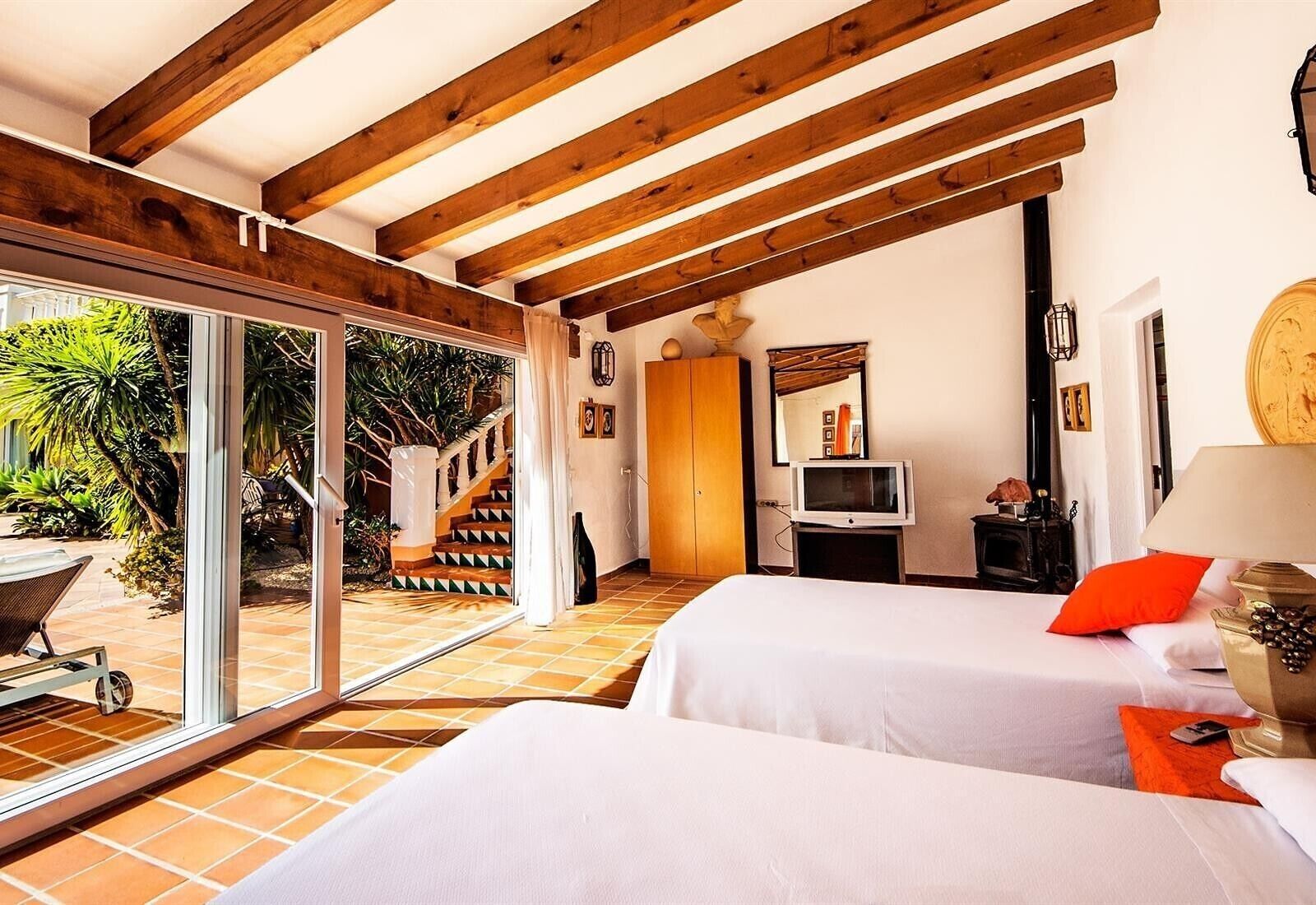 8 habitaciones, tabla de planchar con plancha y wifi gratis 