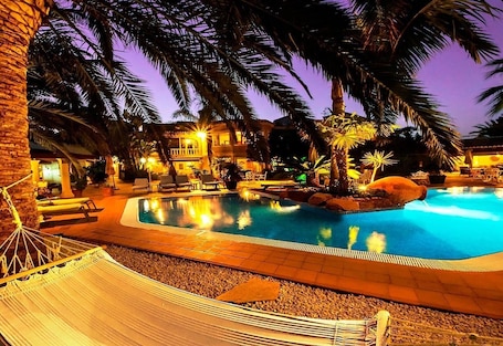 Pool. Villa 'Luxury Xenofilia Lll' with Mountain View, Wi-Fi and Air Conditioning