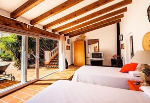 8 slaapkamers, een strijkplank/strijkijzer, gratis wifi, beddengoed