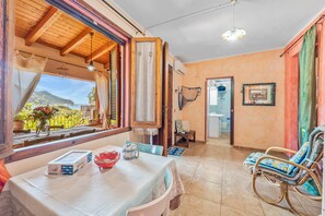 Dining - Holiday Home 'Villetta Degli Oleandri' with Sea View, Private Terrace and Air Conditioning (Solanas)