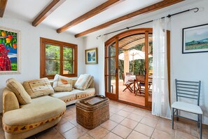 TV, fireplace, ping pong