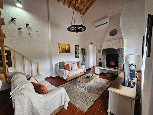 Holiday Home 'Paradise House Furnas' with Mountain View, Private Terrace and Wi-Fi