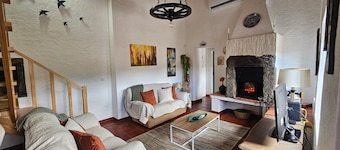 Holiday Home 'Paradise House Furnas' with Mountain View, Private Terrace and Wi-Fi