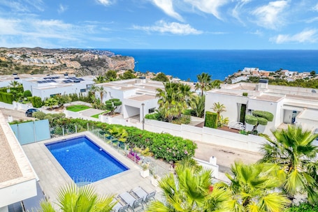 Pool. Villa "Modern Seaview" with Private Pool & Wi-Fi