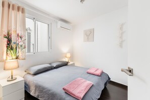 2 bedrooms, iron/ironing board, free WiFi, bed sheets