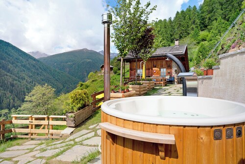 Apartment 'Chalet Berghof Laret Arnica' mit Bergblick, Sauna und WLAN