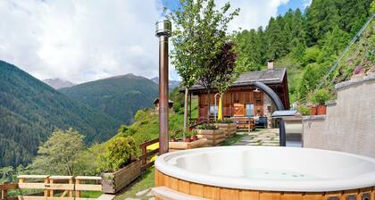 Apartment 'Chalet Berghof Laret Arnica' mit Bergblick, Sauna und WLAN