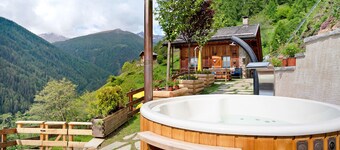 Chalet with Sauna & Hot Tub, Mountain View, Private Terrace & Wi-Fi