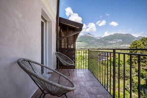 Property grounds - Apartment "Casa Chiarani" with Mountain View, Balcony and Wi-Fi (Arco)