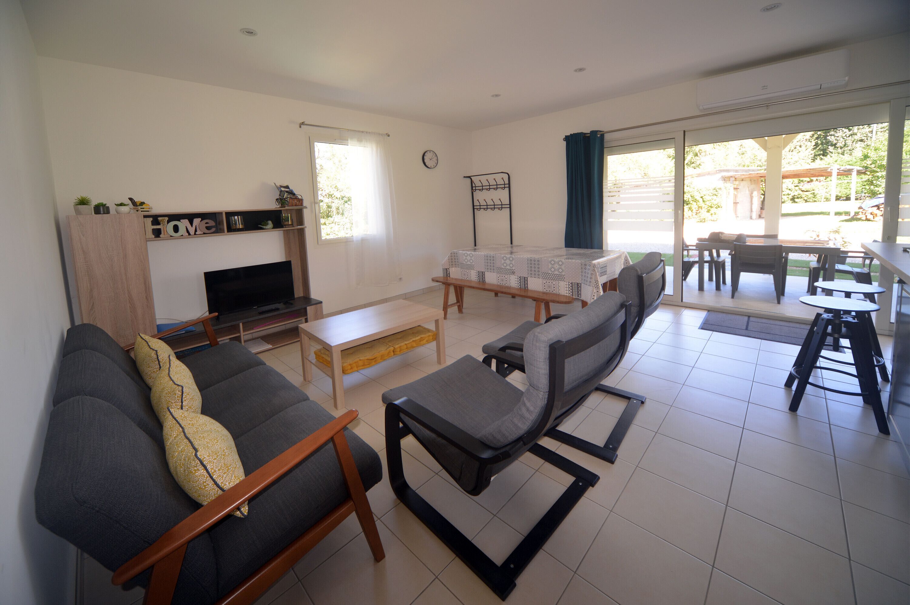 Holiday Home 'Gite À Martel Avec Piscine' with Pool, Terrace & Wi-Fi